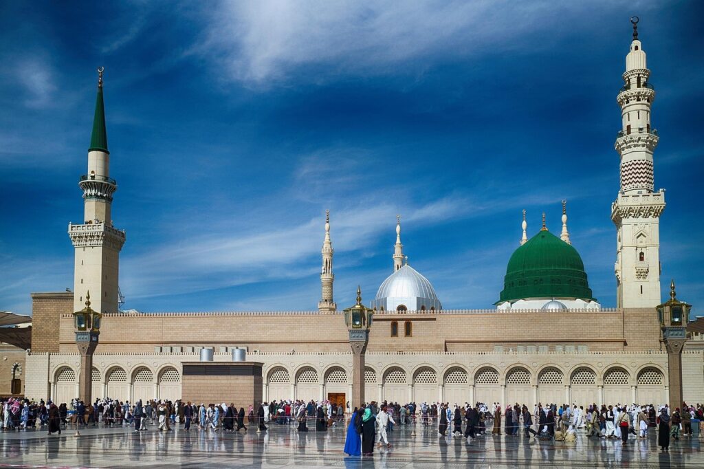 Why Group Umrah is a Smart Choice for Families?